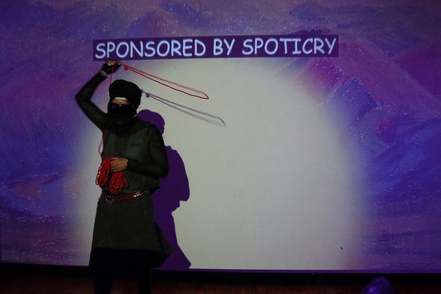 TONI HONI Sporsonred by Spoticy performance at Thundershark Gallery | Photo by Ashley Jaye Williams